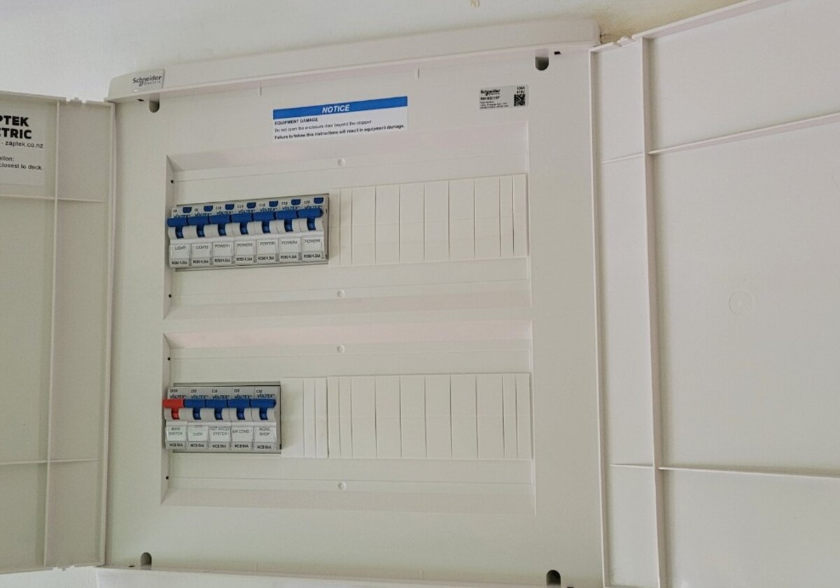 Electrical switchboard with labelled circuit protection